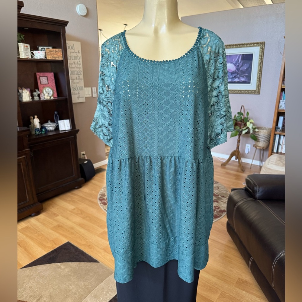 BloomChic teal short lace sleeves scoop neckline blouse-size 24